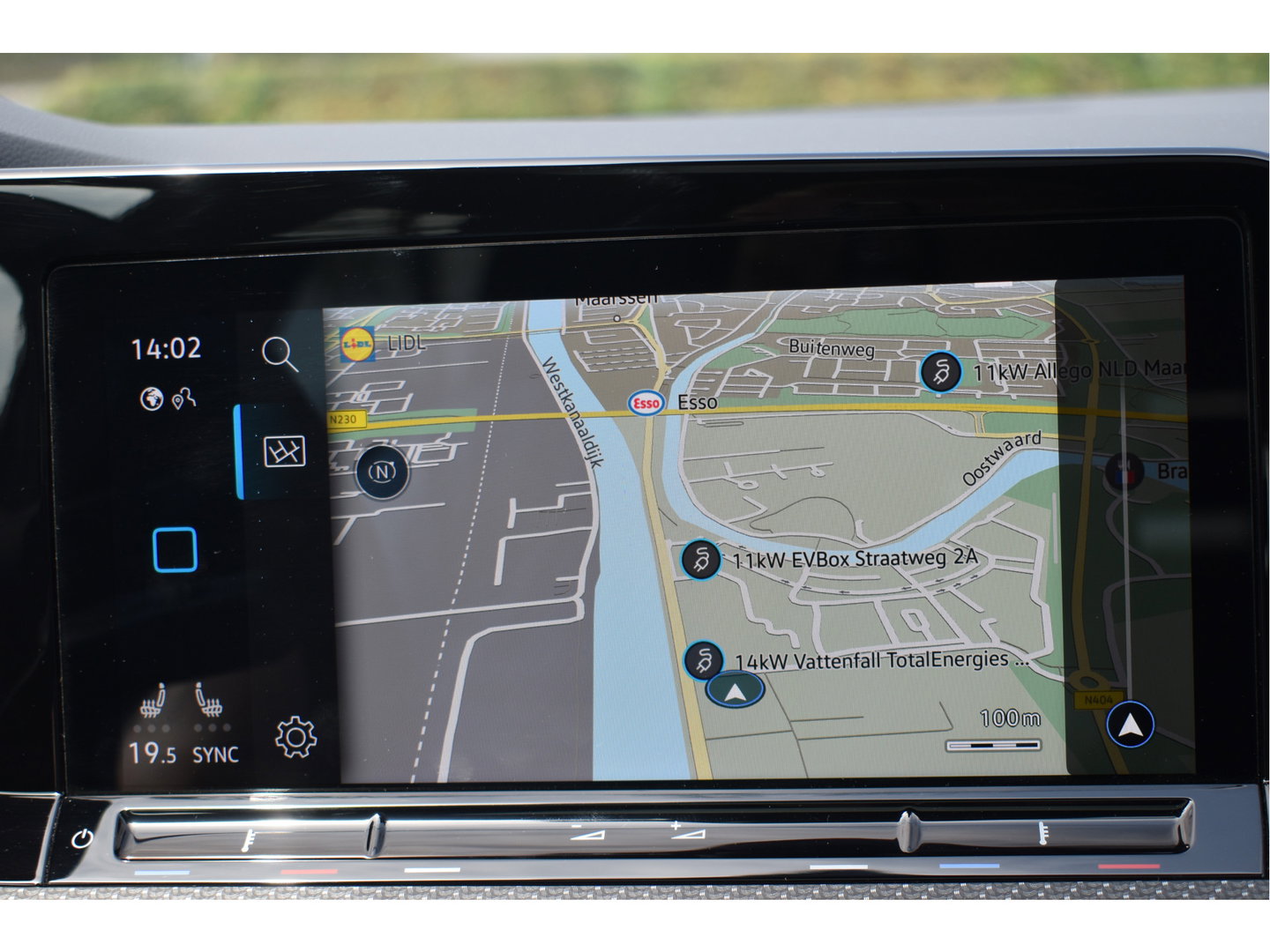 Volkswagen Golf 2.0 TSI 191 PK 3x R-Line Nardo Grey Winter pakket | Zéér netjes | Open dak | Keyless | Sfeerverlichting | Carplay | Stoel- & stuurverwarming | DAB