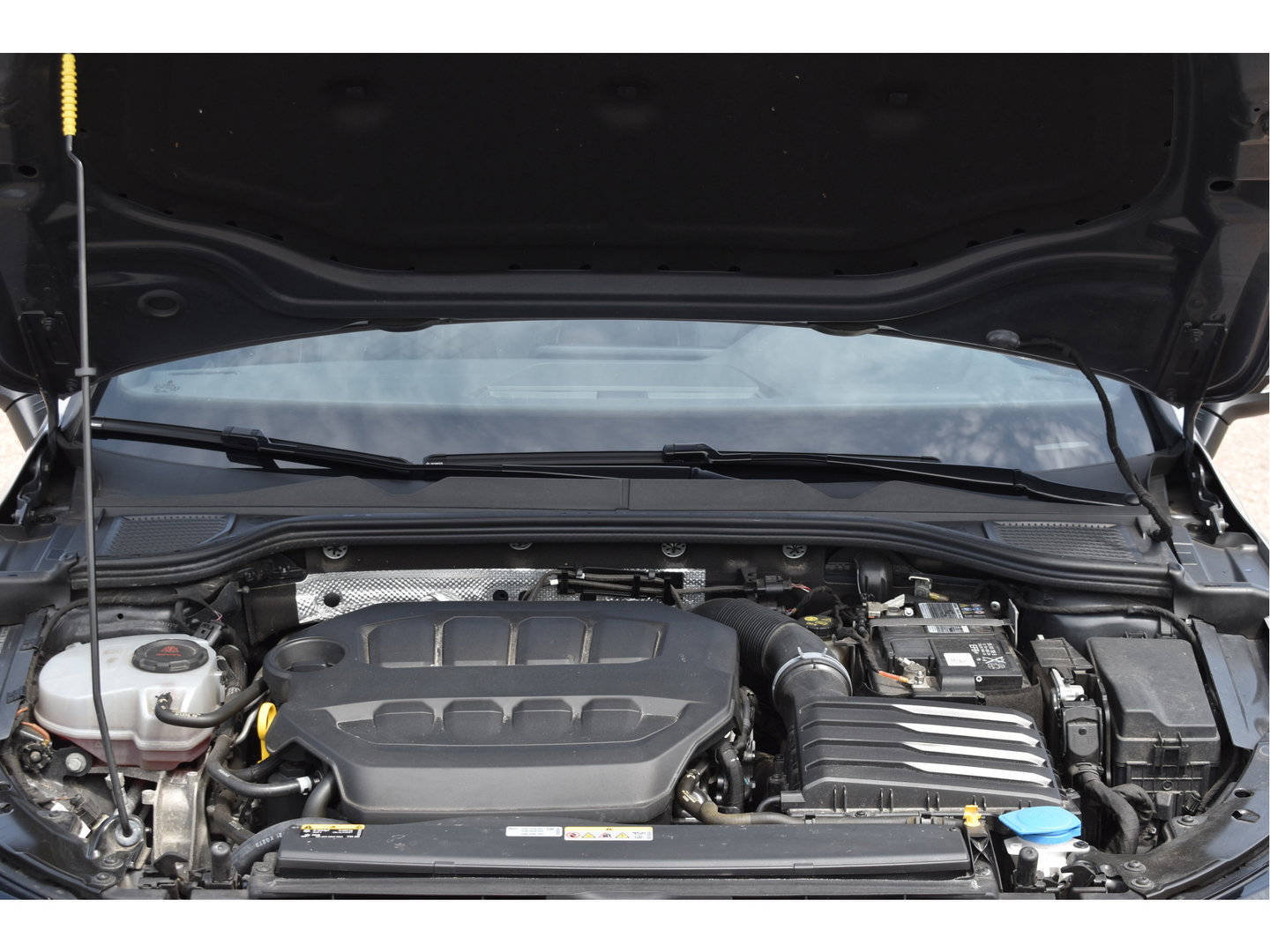 Volkswagen Golf 2.0 TSI 191 PK 3x R-Line Nardo Grey Winter pakket | Zéér netjes | Open dak | Keyless | Sfeerverlichting | Carplay | Stoel- & stuurverwarming | DAB
