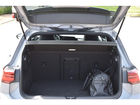 Volkswagen Golf 2.0 TSI 191 PK 3x R-Line Nardo Grey Winter pakket | Zéér netjes | Open dak | Keyless | Sfeerverlichting | Carplay | Stoel- & stuurverwarming | DAB