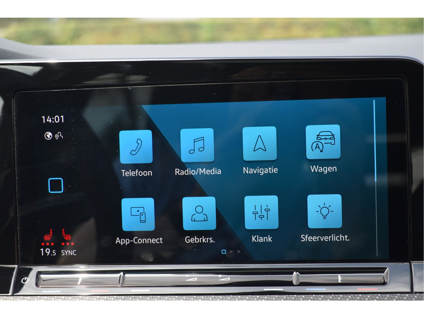 Volkswagen Golf 2.0 TSI 191 PK 3x R-Line Nardo Grey Winter pakket | Zéér netjes | Open dak | Keyless | Sfeerverlichting | Carplay | Stoel- & stuurverwarming | DAB