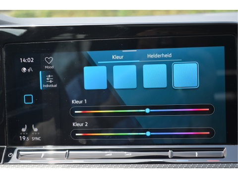 Volkswagen Golf 2.0 TSI 191 PK 3x R-Line Nardo Grey Winter pakket | Zéér netjes | Open dak | Keyless | Sfeerverlichting | Carplay | Stoel- & stuurverwarming | DAB