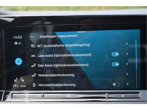 Volkswagen Golf 2.0 TSI 191 PK 3x R-Line Nardo Grey Winter pakket | Zéér netjes | Open dak | Keyless | Sfeerverlichting | Carplay | Stoel- & stuurverwarming | DAB