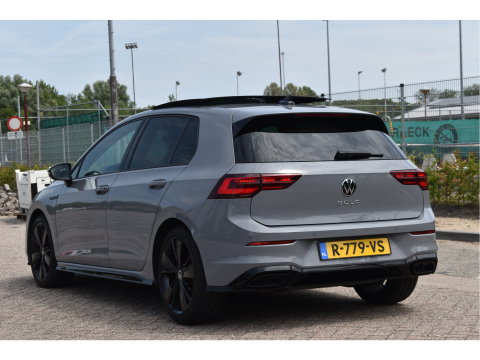 Volkswagen Golf 2.0 TSI 191 PK 3x R-Line Nardo Grey Winter pakket | Zéér netjes | Open dak | Keyless | Sfeerverlichting | Carplay | Stoel- & stuurverwarming | DAB