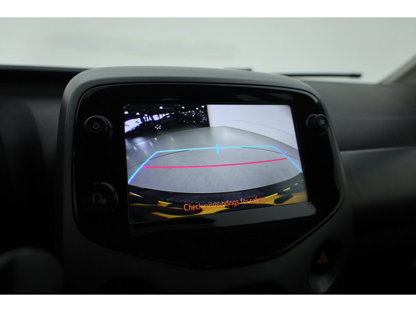 Toyota Aygo 1.0 VVT-i x-play | Achteruitrijcamera | Apple CarPlay & Android Auto | DAB | Airco | 15" velgen | Elek. Ramen V.