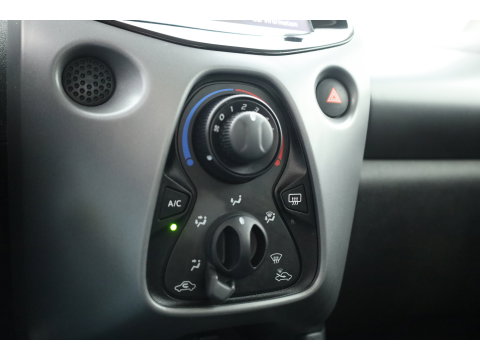 Toyota Aygo 1.0 VVT-i x-play | Achteruitrijcamera | Apple CarPlay & Android Auto | DAB | Airco | 15" velgen | Elek. Ramen V.