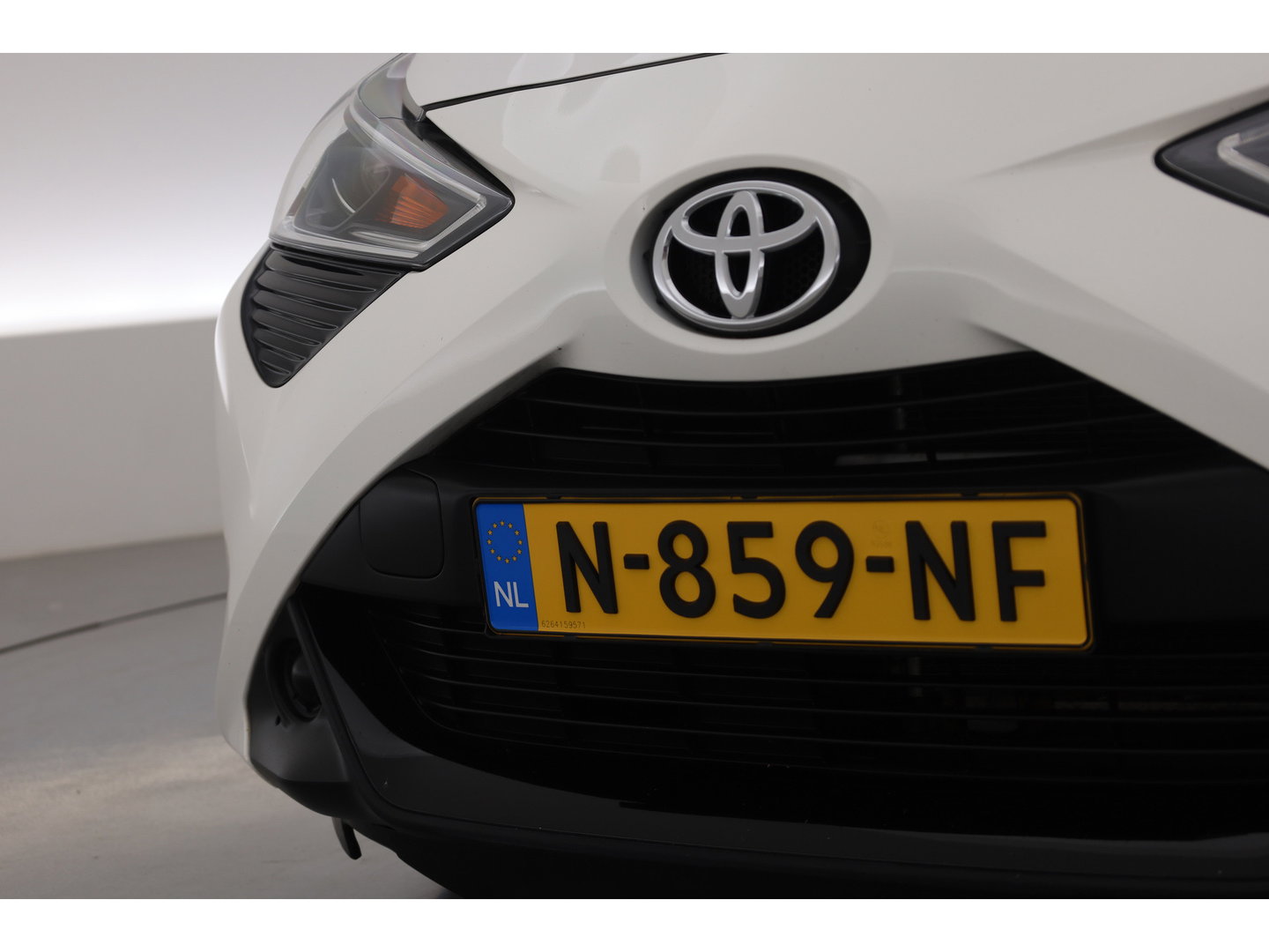 Toyota Aygo 1.0 VVT-i x-play | Achteruitrijcamera | Apple CarPlay & Android Auto | DAB | Airco | 15" velgen | Elek. Ramen V.
