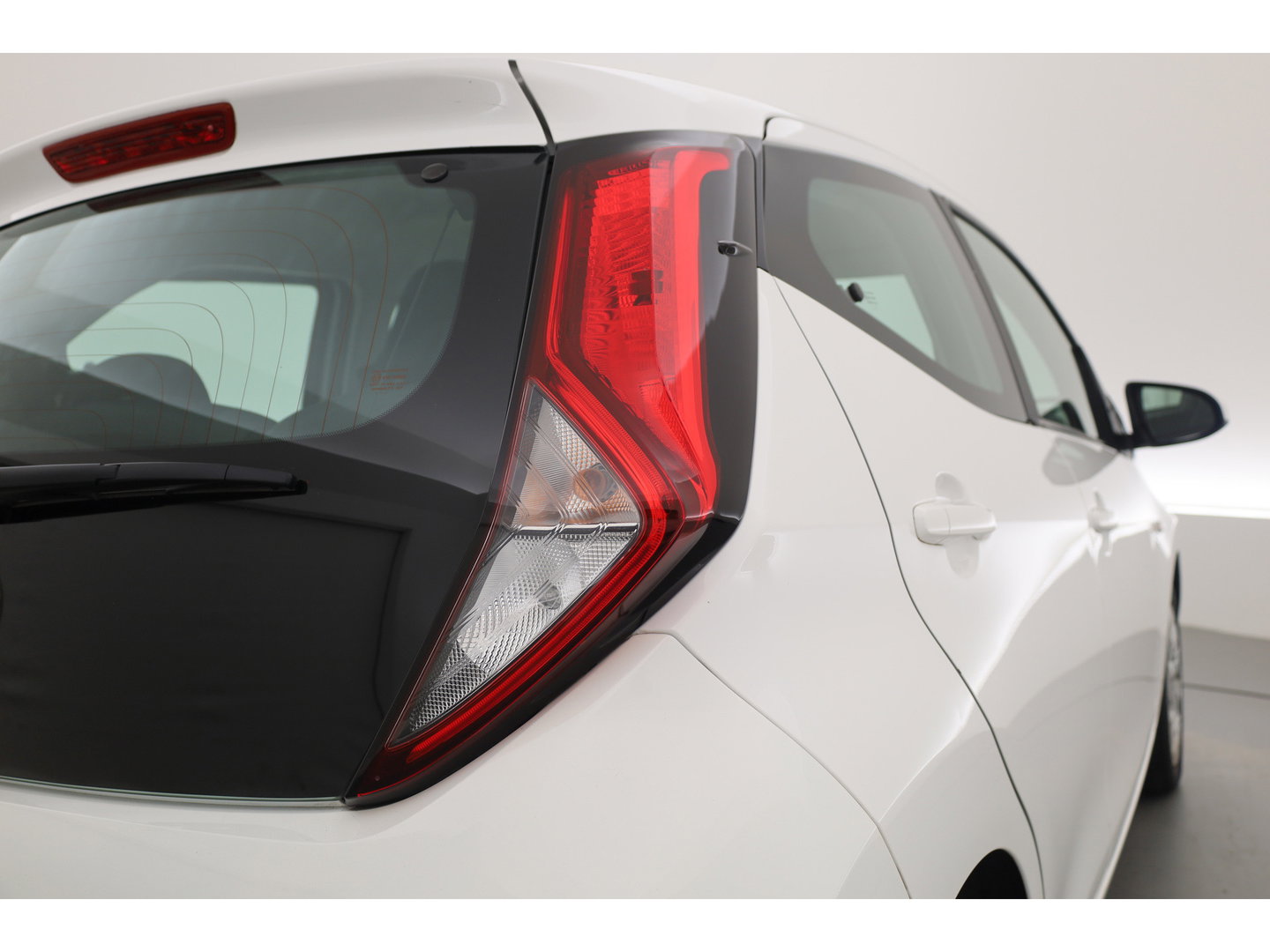 Toyota Aygo 1.0 VVT-i x-play | Achteruitrijcamera | Apple CarPlay & Android Auto | DAB | Airco | 15" velgen | Elek. Ramen V.