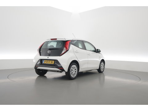 Toyota Aygo 1.0 VVT-i x-play | Achteruitrijcamera | Apple CarPlay & Android Auto | DAB | Airco | 15" velgen | Elek. Ramen V.