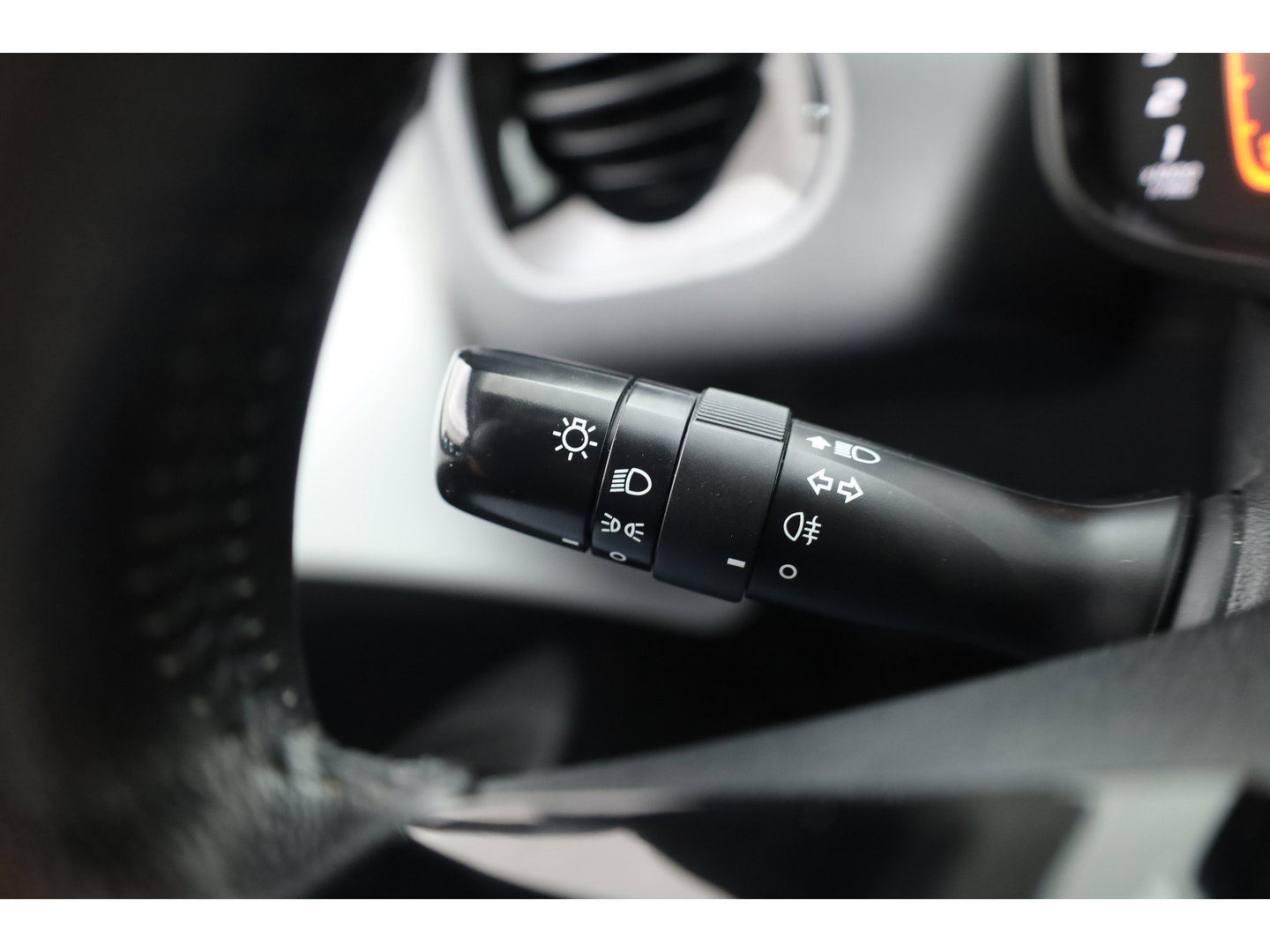 Toyota Aygo 1.0 VVT-i x-play | Achteruitrijcamera | Apple CarPlay & Android Auto | DAB | Airco | 15" velgen | Elek. Ramen V.