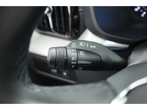 Volvo XC60 2.0 T8 Plug-in hybrid AWD Ultimate Bright SOH 96% | Bowers & Wilkins | Trekhaak | 360 camera | Head-up | Stoel + stuurverwarming |