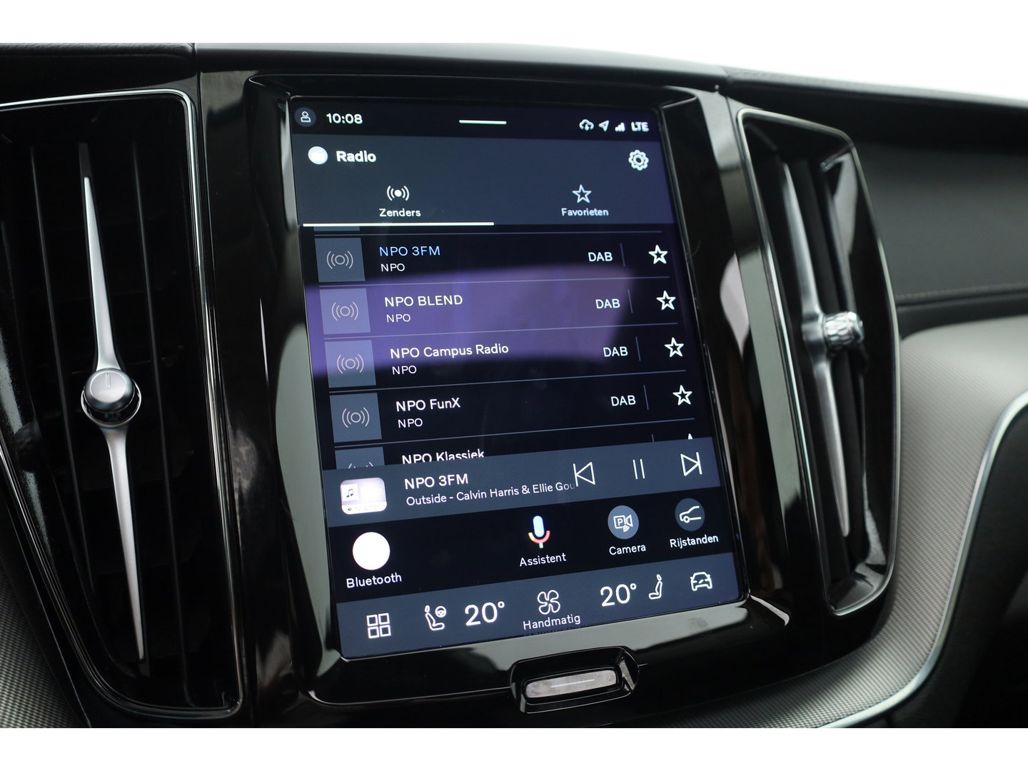 Volvo XC60 2.0 T8 Plug-in hybrid AWD Ultimate Bright SOH 96% | Bowers & Wilkins | Trekhaak | 360 camera | Head-up | Stoel + stuurverwarming |