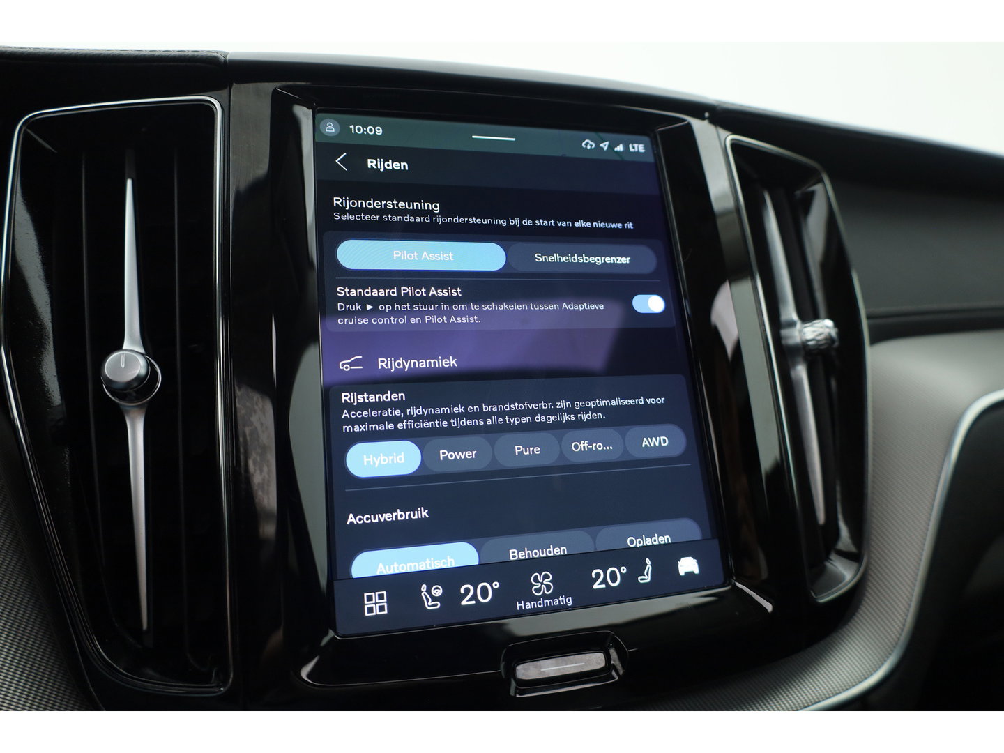 Volvo XC60 2.0 T8 Plug-in hybrid AWD Ultimate Bright SOH 96% | Bowers & Wilkins | Trekhaak | 360 camera | Head-up | Stoel + stuurverwarming |