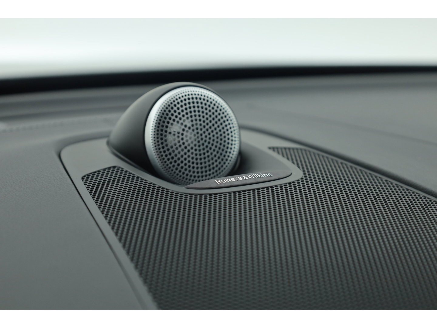 Volvo XC60 2.0 T8 Plug-in hybrid AWD Ultimate Bright SOH 96% | Bowers & Wilkins | Trekhaak | 360 camera | Head-up | Stoel + stuurverwarming |