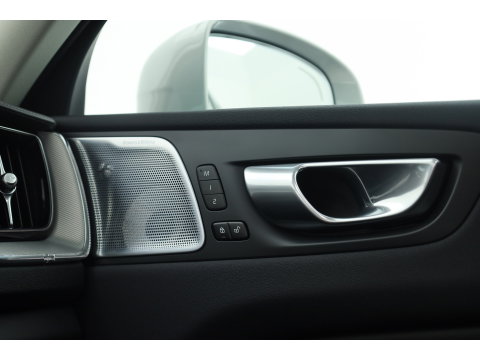 Volvo XC60 2.0 T8 Plug-in hybrid AWD Ultimate Bright SOH 96% | Bowers & Wilkins | Trekhaak | 360 camera | Head-up | Stoel + stuurverwarming |