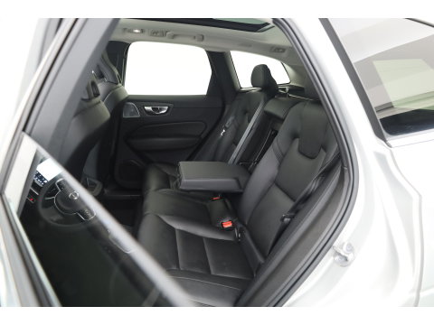 Volvo XC60 2.0 T8 Plug-in hybrid AWD Ultimate Bright SOH 96% | Bowers & Wilkins | Trekhaak | 360 camera | Head-up | Stoel + stuurverwarming |
