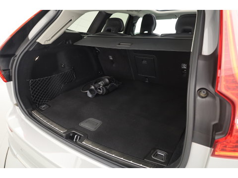 Volvo XC60 2.0 T8 Plug-in hybrid AWD Ultimate Bright SOH 96% | Bowers & Wilkins | Trekhaak | 360 camera | Head-up | Stoel + stuurverwarming |