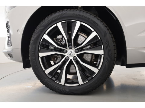 Volvo XC60 2.0 T8 Plug-in hybrid AWD Ultimate Bright SOH 96% | Bowers & Wilkins | Trekhaak | 360 camera | Head-up | Stoel + stuurverwarming |
