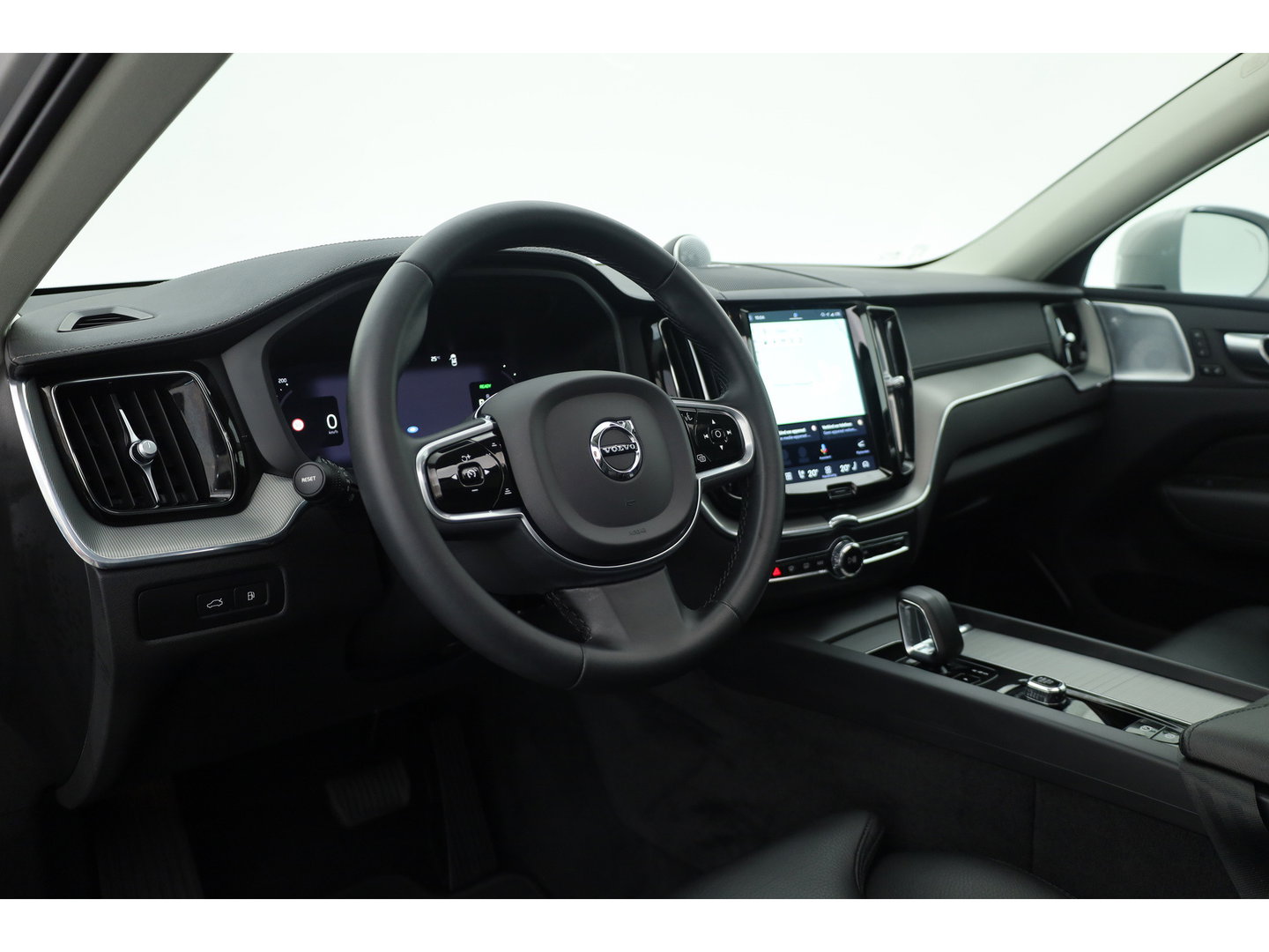 Volvo XC60 2.0 T8 Plug-in hybrid AWD Ultimate Bright SOH 96% | Bowers & Wilkins | Trekhaak | 360 camera | Head-up | Stoel + stuurverwarming |