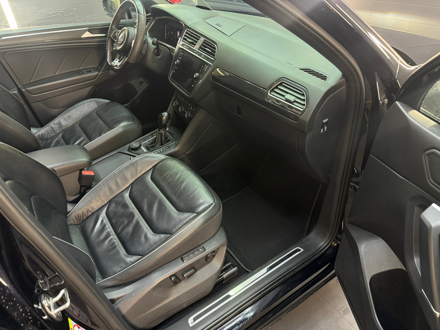 Volkswagen Tiguan Allspace 2.0 TSI 4M 3 x R Line Pano|Memory|HuD