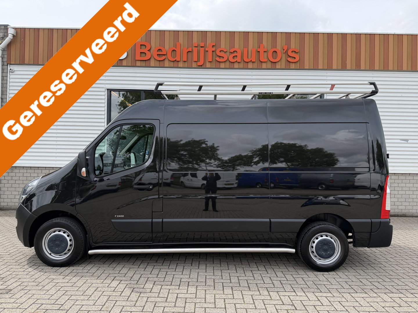 Opel Movano 2.3 Turbo 136pk L2H2 / vaste prijs rijklaar € 20.950 ex btw / lease vanaf € 342 / zwart metallic / airco / cruise / imperial + trap / trekhaak / camera / euro 6