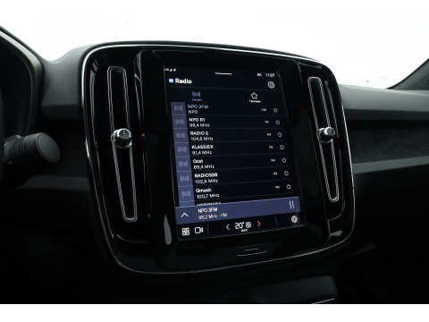Volvo C40 Single Motor Core 69 kWh | SOH 94,5% | achteruitrijcamera | Pano-dak | Carplay | All season |
