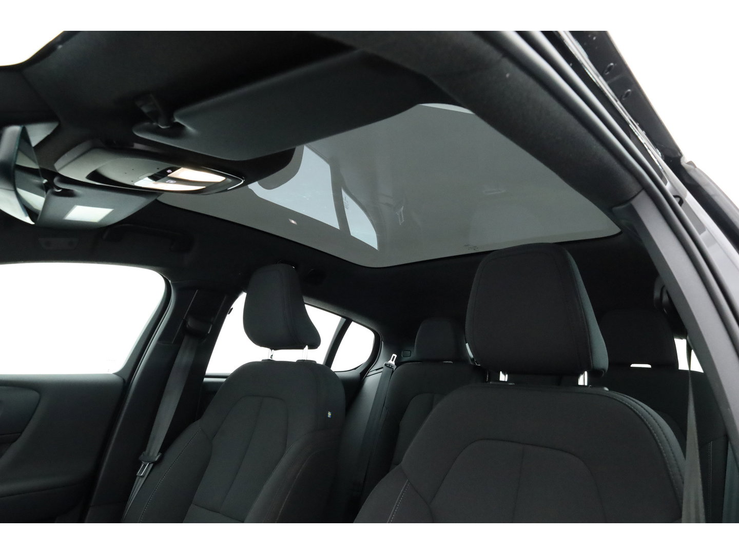 Volvo C40 Single Motor Core 69 kWh | SOH 94,5% | achteruitrijcamera | Pano-dak | Carplay | All season |