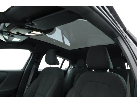 Volvo C40 Single Motor Core 69 kWh | SOH 94,5% | achteruitrijcamera | Pano-dak | Carplay | All season |
