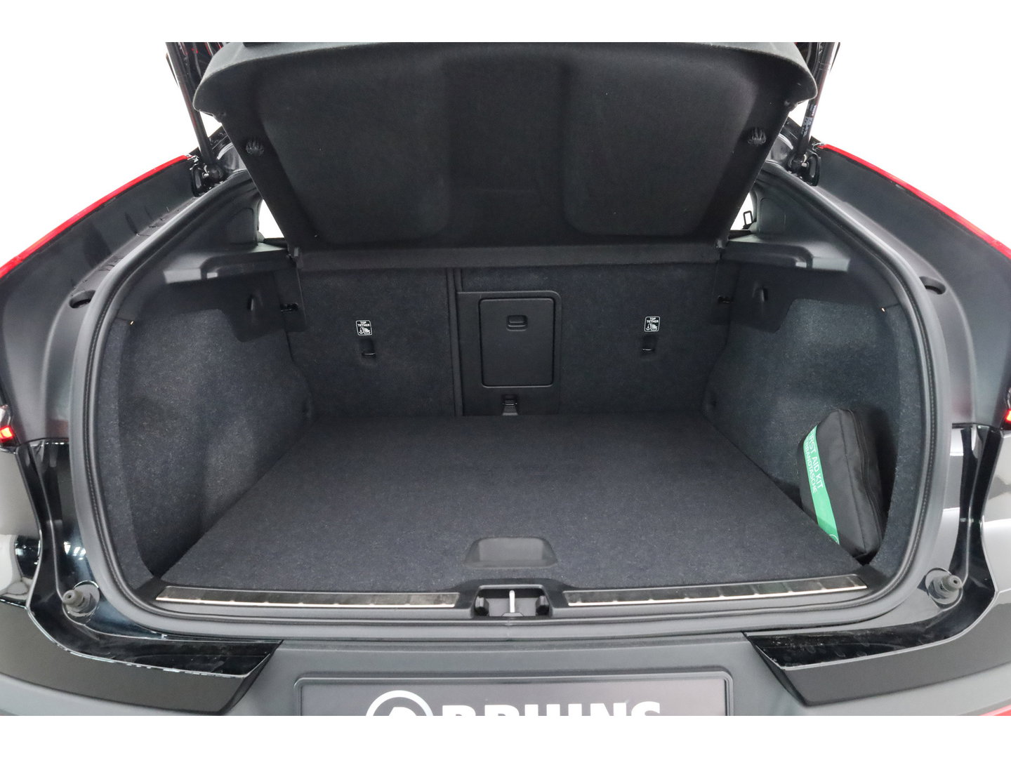 Volvo C40 Single Motor Core 69 kWh | SOH 94,5% | achteruitrijcamera | Pano-dak | Carplay | All season |