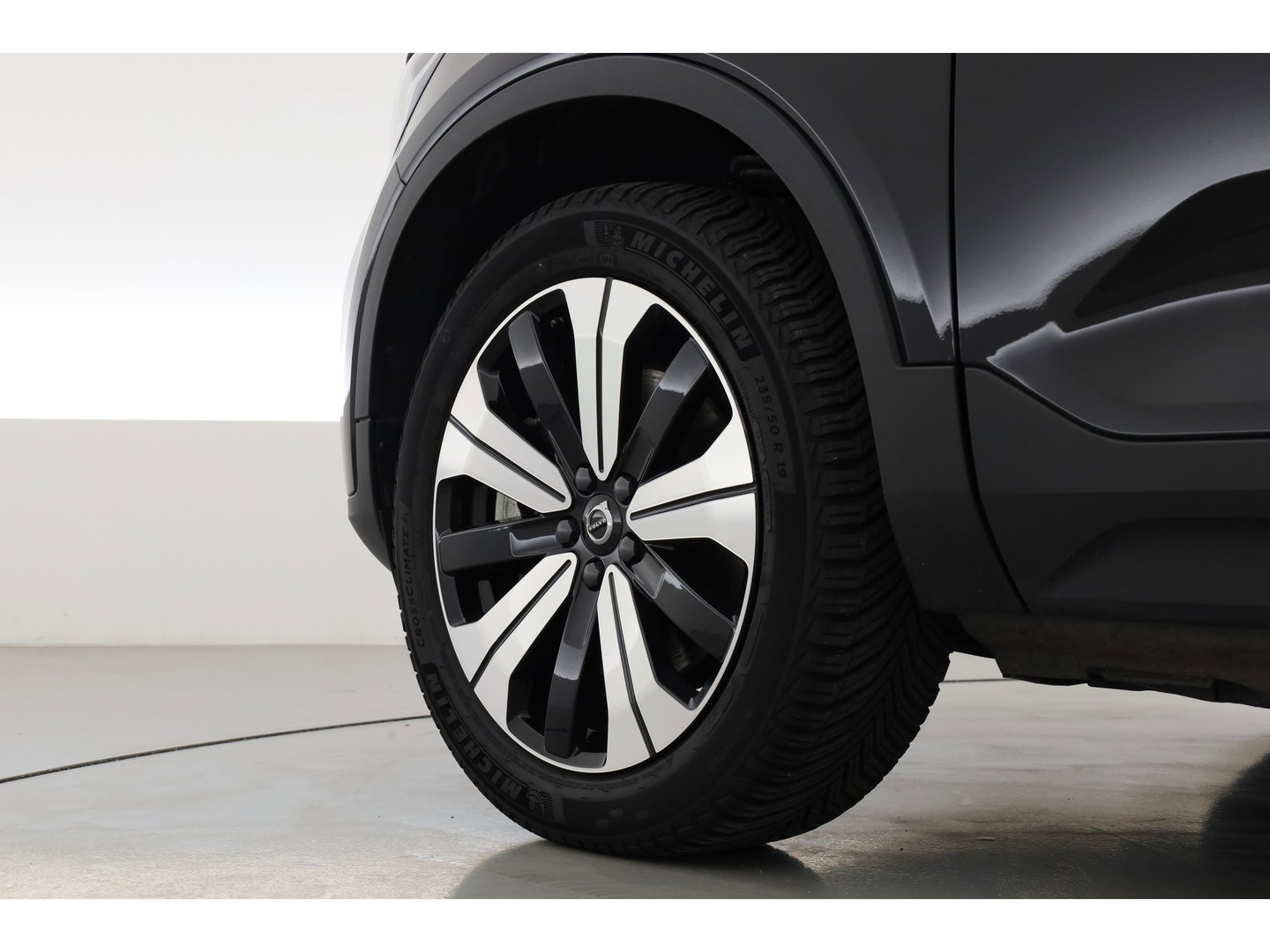Volvo C40 Single Motor Core 69 kWh | SOH 94,5% | achteruitrijcamera | Pano-dak | Carplay | All season |