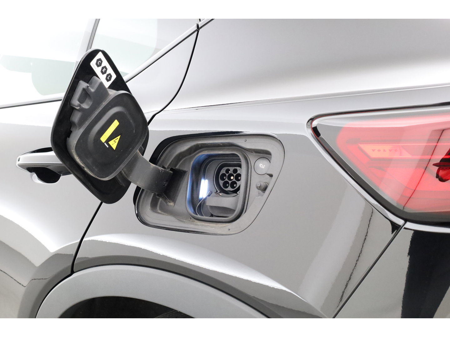 Volvo C40 Single Motor Core 69 kWh | SOH 94,5% | achteruitrijcamera | Pano-dak | Carplay | All season |