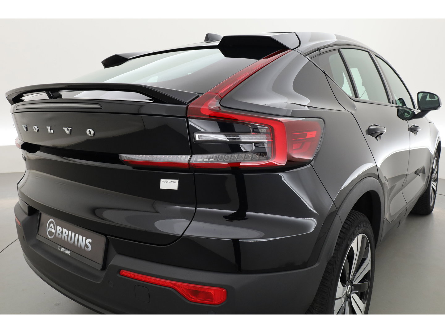 Volvo C40 Single Motor Core 69 kWh | SOH 94,5% | achteruitrijcamera | Pano-dak | Carplay | All season |