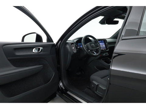 Volvo C40 Single Motor Core 69 kWh | SOH 94,5% | achteruitrijcamera | Pano-dak | Carplay | All season |