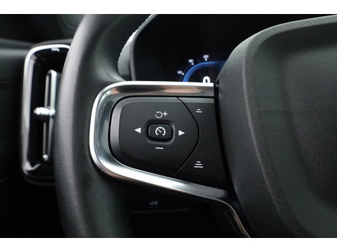 Volvo C40 Single Motor Core 69 kWh | SOH 94,5% | achteruitrijcamera | Pano-dak | Carplay | All season |