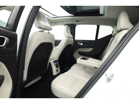 Volvo XC40 1.5 T4 Plug-in hybrid Ultimate Dark | Pano | H&K Audio | Memory | achteruitrijcamera | 20 " |