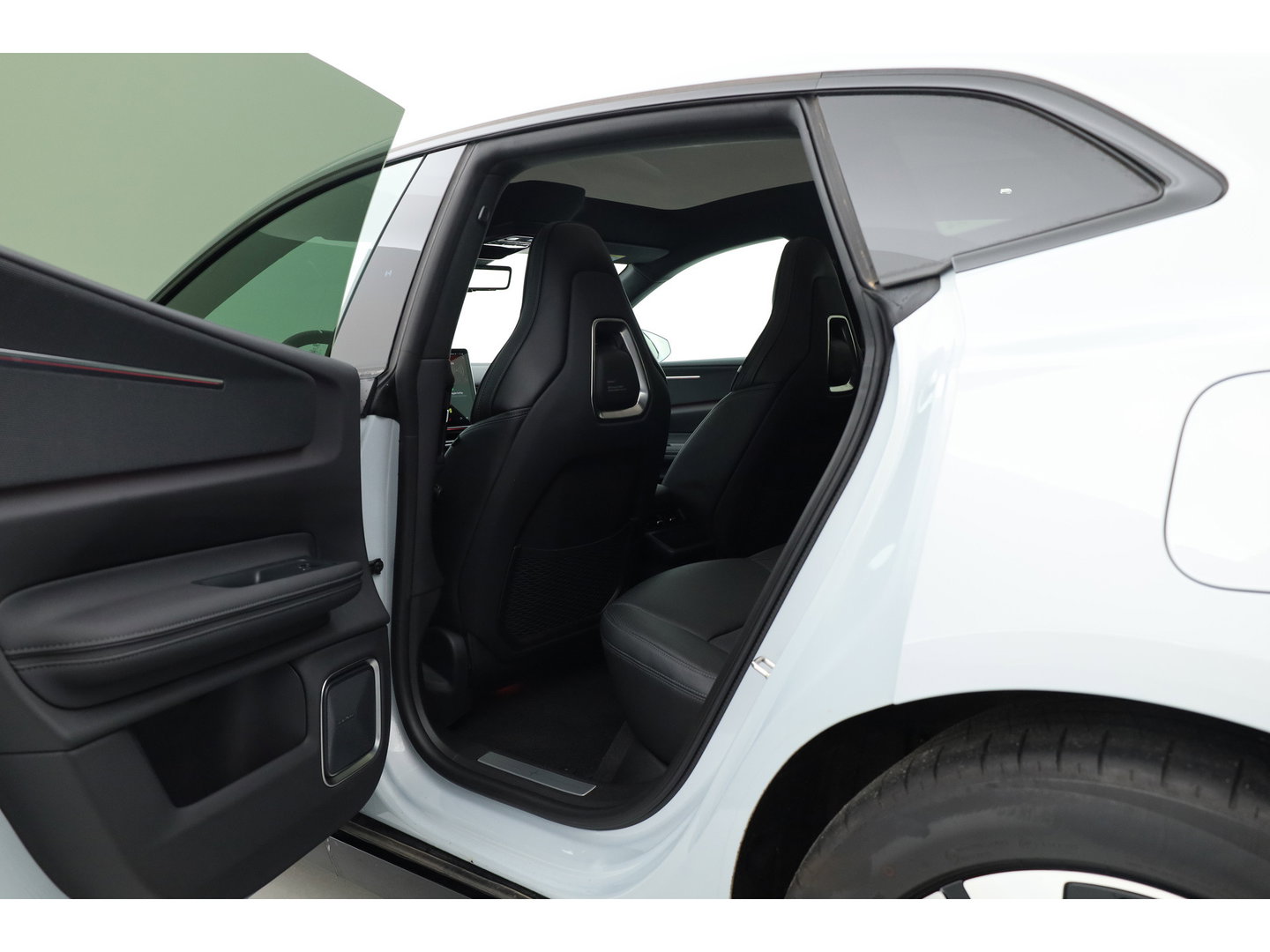 Polestar 4 Long Range Single motor Prime 100 kWh | Napp Leder + Pilot & Plus Pakket | Massage | H&K Audio |