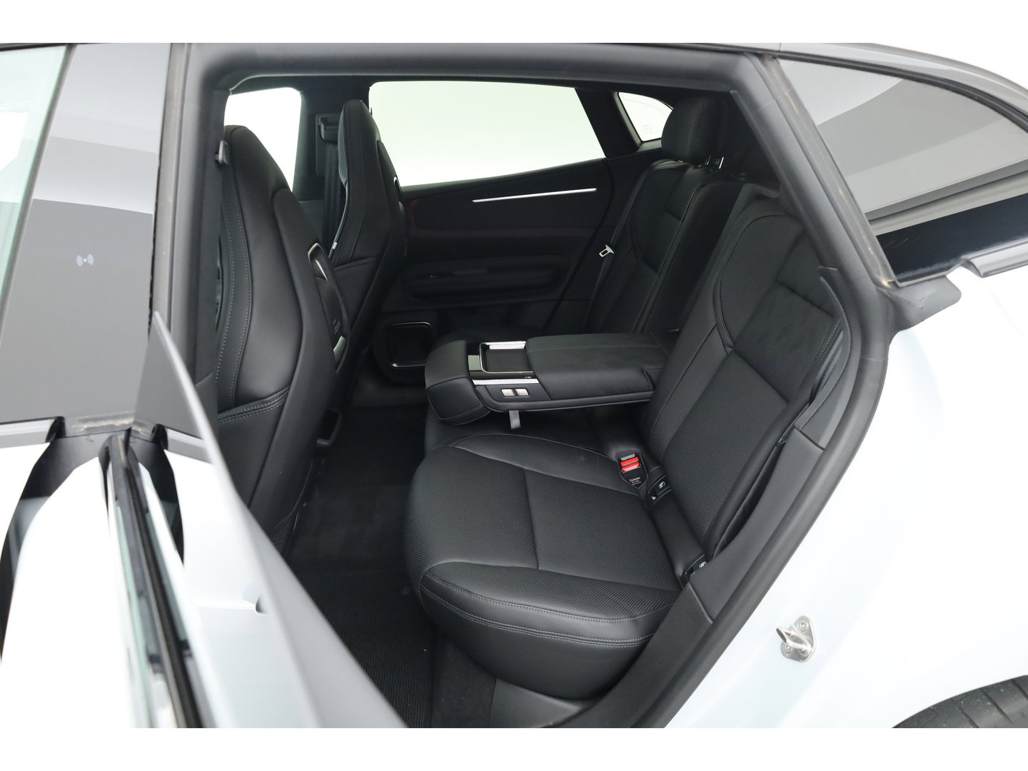 Polestar 4 Long Range Single motor Prime 100 kWh | Napp Leder + Pilot & Plus Pakket | Massage | H&K Audio |
