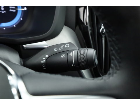 Volvo XC60 2.0 T6 Plug-in hybrid AWD Plus Bright | Prijs Rijklaar | Luchtvering | Trekhaak | pano | H&K Audio | ACC | Blis | 360 Camera | Mem stoelen |
