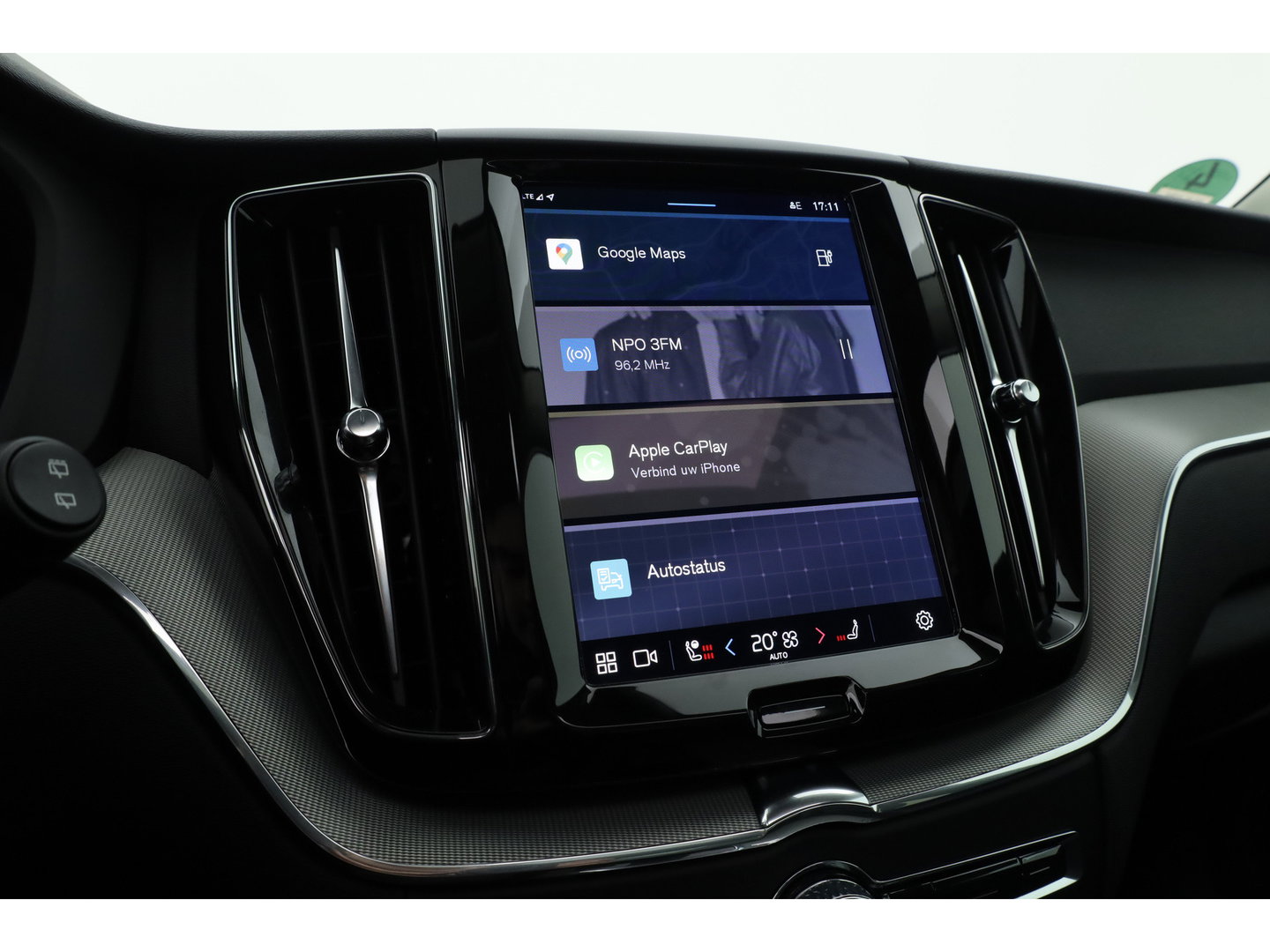 Volvo XC60 2.0 T6 Plug-in hybrid AWD Plus Bright | Prijs Rijklaar | Luchtvering | Trekhaak | pano | H&K Audio | ACC | Blis | 360 Camera | Mem stoelen |