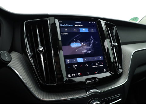 Volvo XC60 2.0 T6 Plug-in hybrid AWD Plus Bright | Prijs Rijklaar | Luchtvering | Trekhaak | pano | H&K Audio | ACC | Blis | 360 Camera | Mem stoelen |