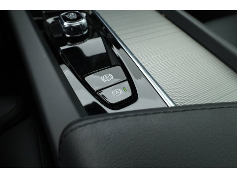 Volvo XC60 2.0 T6 Plug-in hybrid AWD Plus Bright | Prijs Rijklaar | Luchtvering | Trekhaak | pano | H&K Audio | ACC | Blis | 360 Camera | Mem stoelen |