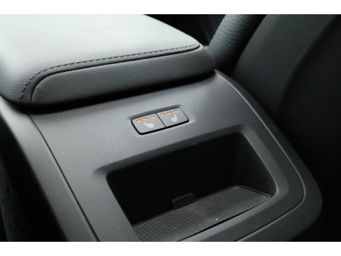 Volvo XC60 2.0 T6 Plug-in hybrid AWD Plus Bright | Prijs Rijklaar | Luchtvering | Trekhaak | pano | H&K Audio | ACC | Blis | 360 Camera | Mem stoelen |