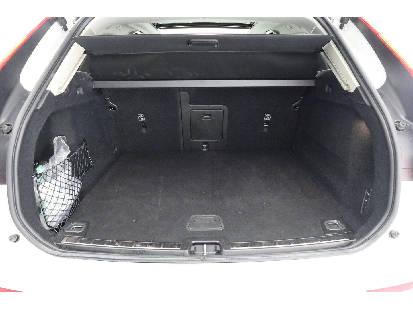Volvo XC60 2.0 T6 Plug-in hybrid AWD Plus Bright | Prijs Rijklaar | Luchtvering | Trekhaak | pano | H&K Audio | ACC | Blis | 360 Camera | Mem stoelen |