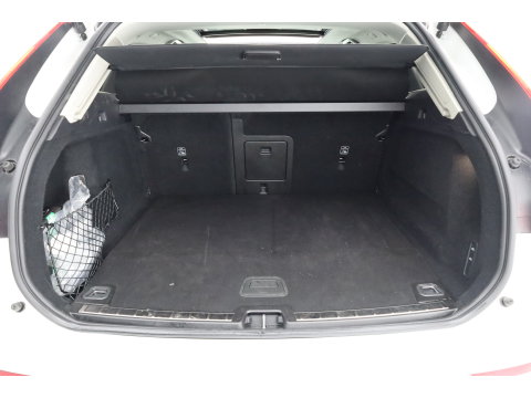 Volvo XC60 2.0 T6 Plug-in hybrid AWD Plus Bright | Prijs Rijklaar | Luchtvering | Trekhaak | pano | H&K Audio | ACC | Blis | 360 Camera | Mem stoelen |