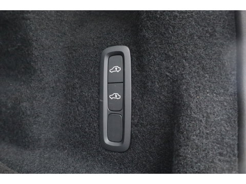 Volvo XC60 2.0 T6 Plug-in hybrid AWD Plus Bright | Prijs Rijklaar | Luchtvering | Trekhaak | pano | H&K Audio | ACC | Blis | 360 Camera | Mem stoelen |