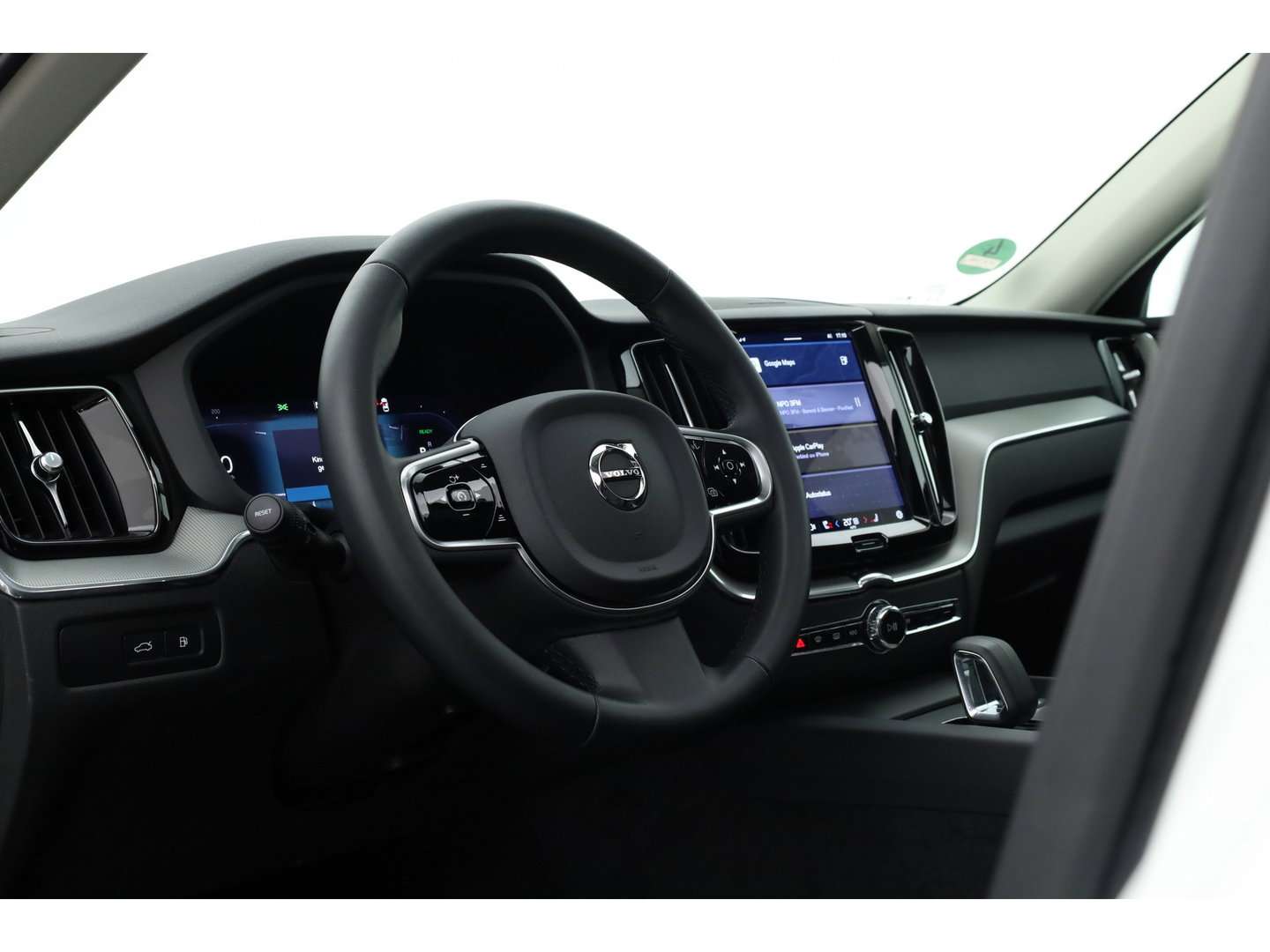 Volvo XC60 2.0 T6 Plug-in hybrid AWD Plus Bright | Prijs Rijklaar | Luchtvering | Trekhaak | pano | H&K Audio | ACC | Blis | 360 Camera | Mem stoelen |