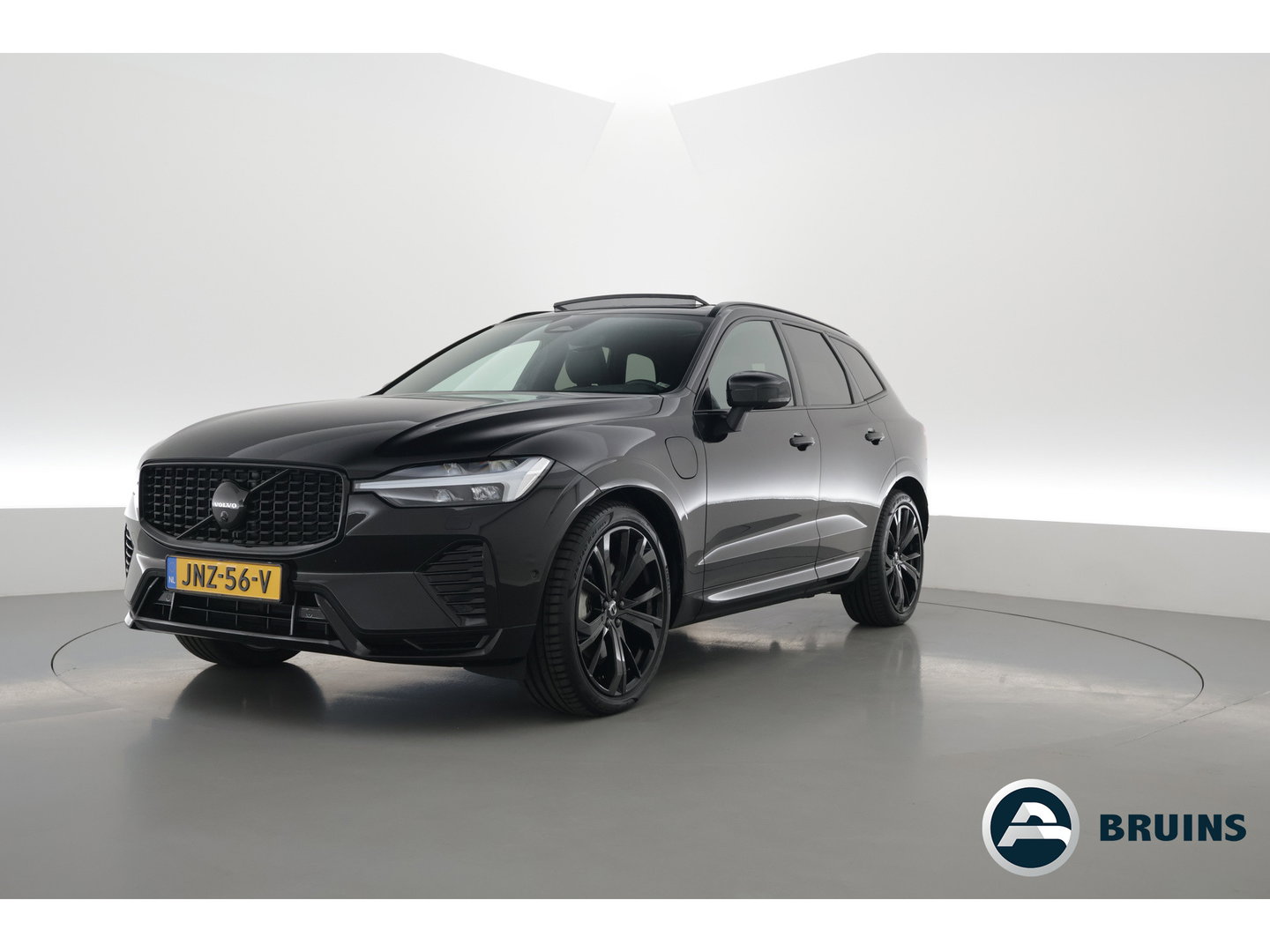 Volvo XC60 2.0 T6 Plug-in hybrid AWD Ultra Black Edition | Luchtvering | Massage | B&W Audio | Trekhaak | 360 camera | Head-up |