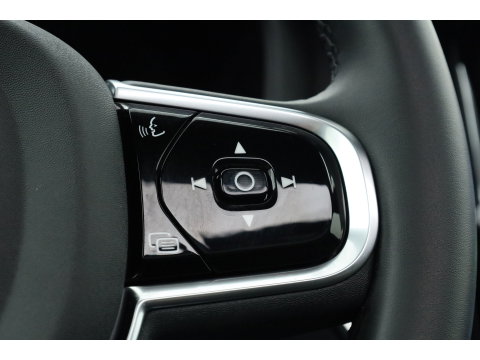 Volvo XC60 2.0 T6 Plug-in hybrid AWD Ultra Black Edition | Luchtvering | Massage | B&W Audio | Trekhaak | 360 camera | Head-up |
