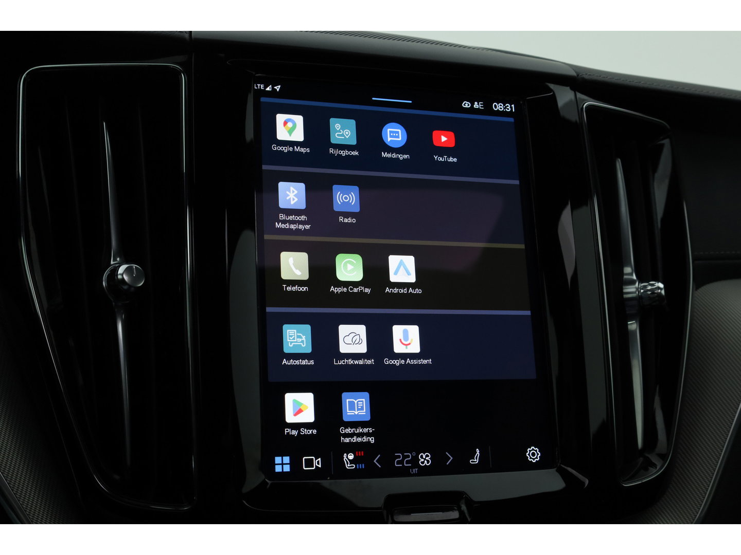 Volvo XC60 2.0 T6 Plug-in hybrid AWD Ultra Black Edition | Luchtvering | Massage | B&W Audio | Trekhaak | 360 camera | Head-up |