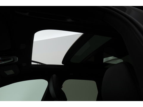 Volvo XC60 2.0 T6 Plug-in hybrid AWD Ultra Black Edition | Luchtvering | Massage | B&W Audio | Trekhaak | 360 camera | Head-up |
