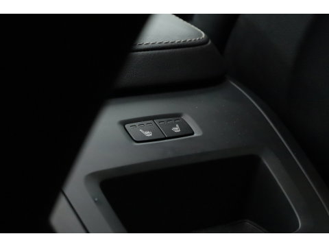 Volvo XC60 2.0 T6 Plug-in hybrid AWD Ultra Black Edition | Luchtvering | Massage | B&W Audio | Trekhaak | 360 camera | Head-up |